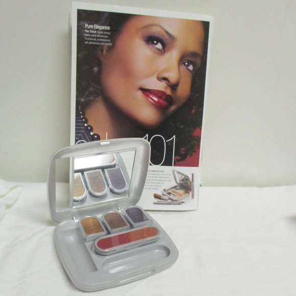 Fall Winter Makeup Collection in Compact Pure Elegance - Picture 2 of 3